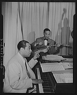 250px_Duke_Ellington___Hurricane_Ballroom___Duke_directing_1.jpg