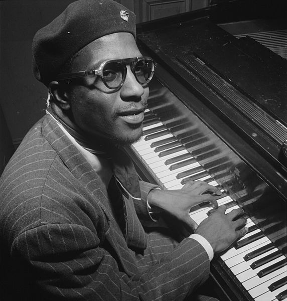 572px_Thelonious_Monk__Minton__s_Playhouse__New_York__N.Y.__ca._Sept._1947__William_P._Gottlieb_06191_.jpg
