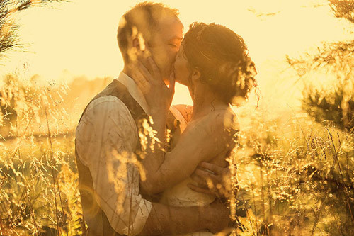 kissingsunsetlovefieldkisssunsetwedding_5a21ed08b5fe327e3be37c5c3df6ac66_h.jpg
