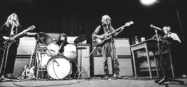 finn1971ache_rehearsing.jpg