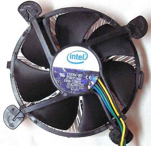 intel_lga_775_cpu_cooler_e18764_001_marktgigant1.jpeg