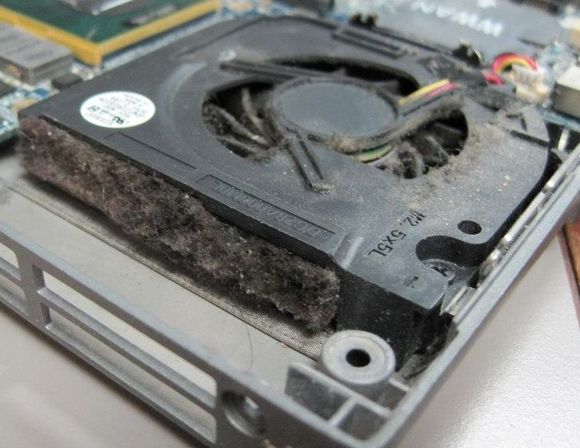 laptop_fan_dust_100018370_large.jpg