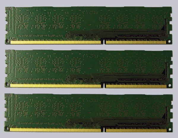 crucial_3gb_pc3_10600_5.jpg