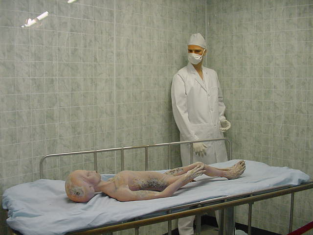aliens_20autopsy_20room.jpg