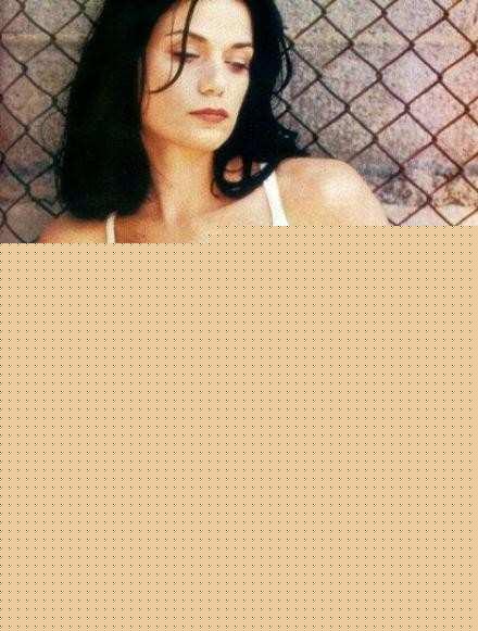 linda_fiorentino_017_img.jpg