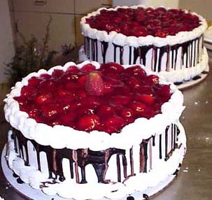 groom_20cake_20strawberry_202.jpg