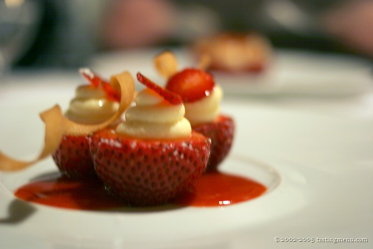 31_strawberries_20with_20white_20chocolate_20strawberry_20sauce_20and_20a_20honey_20tuile.jpg