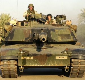 300px_M1A1_abrams_front.jpg