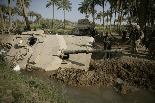 tank_canal040410a_usmc_2004414142357.jpg