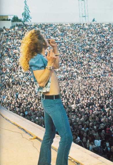Robert_Plant__San_Francisco__California___Kezar_Stadium__2_June_1973__5.jpg