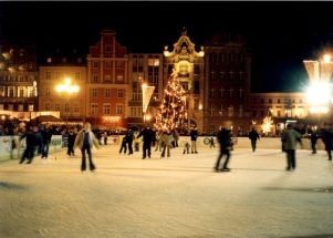 Wroclaw_rynek_skating_night_small.jpg