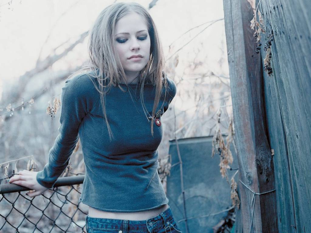 avril121024x768.jpg