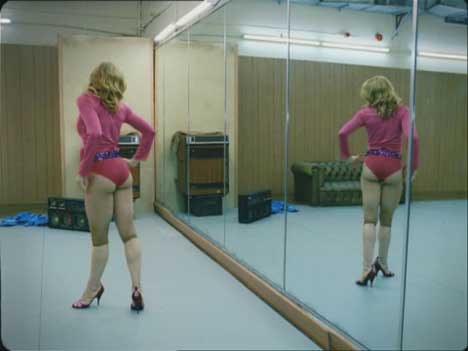madonna_gym_mirror.jpg