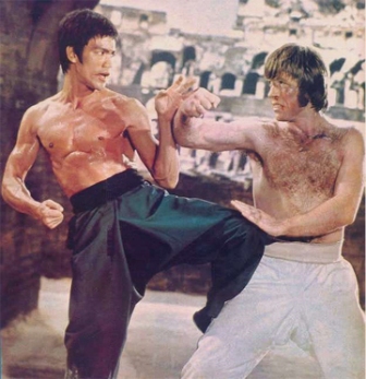 bruce_lee_beats_up_chuck_norris.jpg
