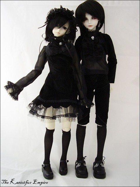 Gothic_lolita_and_kodona_by_Kasiotf.jpg