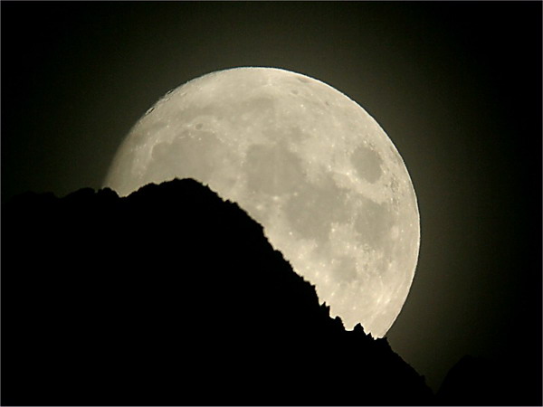 Moon_03_08_10.jpg