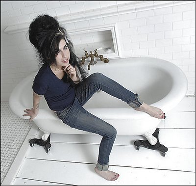 amy_winehouse_bath.jpg