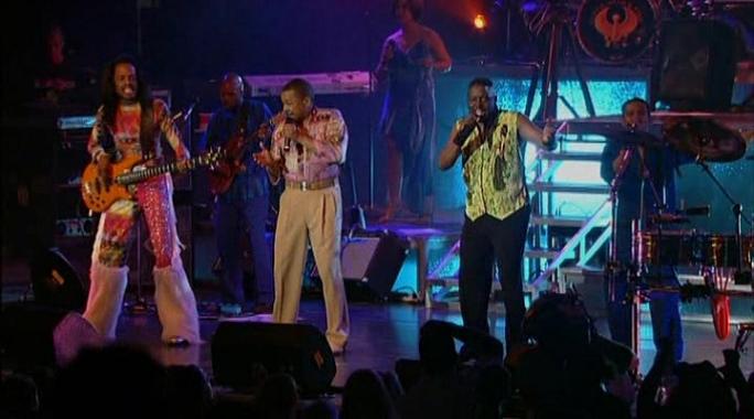 Earth_Wind___Fire_and_Chicago___Live_At_The_Greek_Theatre_Cd1_Dvdrip.avi_003305705.jpg