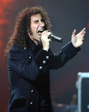 080227_tankian_vmed_2p_widec.jpg