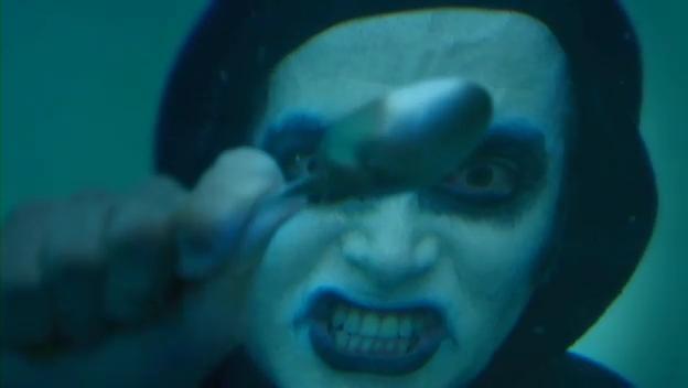 Horribly_Slow_Murderer_with_the_Extremely_Inefficient_Weapon__2008_.avi_000300383.JPG