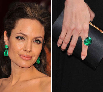 angelina_jolie_emerald_earrings_and_ring.jpg