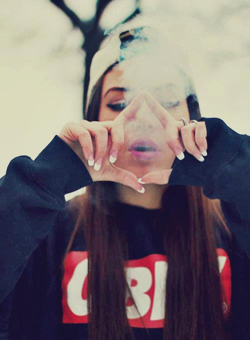 cigarette_fantastic_girl_model_Favim.com_721095.jpg
