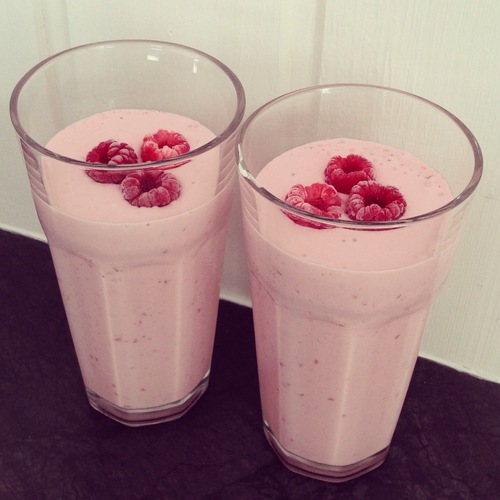 beverage_fruit_yummy_raspberry_milkshake_Favim.com_863730.jpg