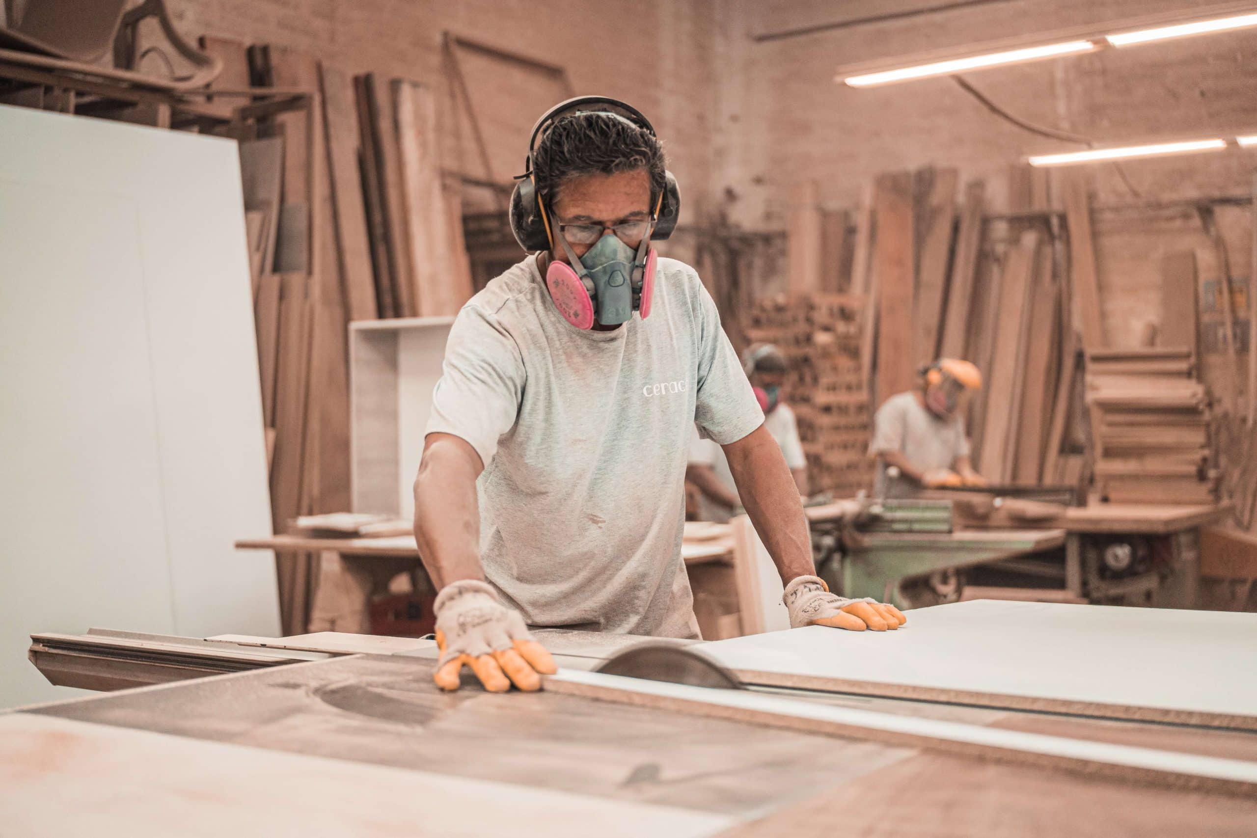 What_are_the_pros_and_cons_of_being_a_carpenter_scaled.jpg
