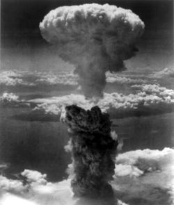 250px_Nagasakibomb.jpg