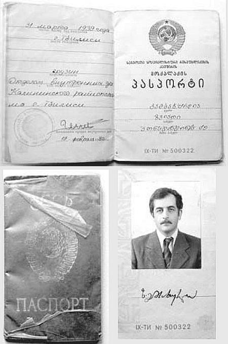 zviad_gamsaxurdias_pasporti_450px.jpg