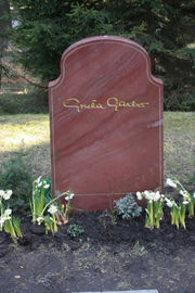 180px_Greta_Garbo_gravestone.jpg