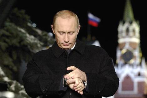 PutinCheckingWatchNewYear2007.jpg