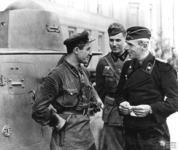 Germans_and_Soviets2.jpg
