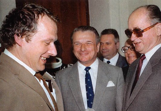 michnik_kiszczak_jaruzelski_okraglystol.jpg