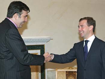saakashvili_da_medvedevi.jpg
