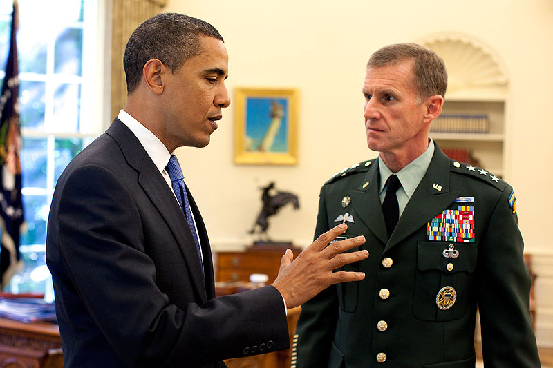 800px_Barack_Obama_meets_with_Stanley_A._McChrystal_in_the_Oval_Office_2009_05_19.jpg