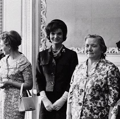 Jacqueline_Kennedy_and_Mrs._Khrushev.jpg