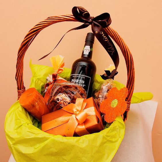 wine_20and_20chocolate_20basket.jpg