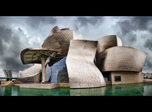 Architektur_Spanien_modern_Geb__ude_Fassade_Wolken_Guggenheim_510x510.jpg