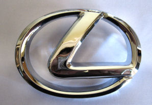 lexus_emblem_ls400_bonnet.jpg