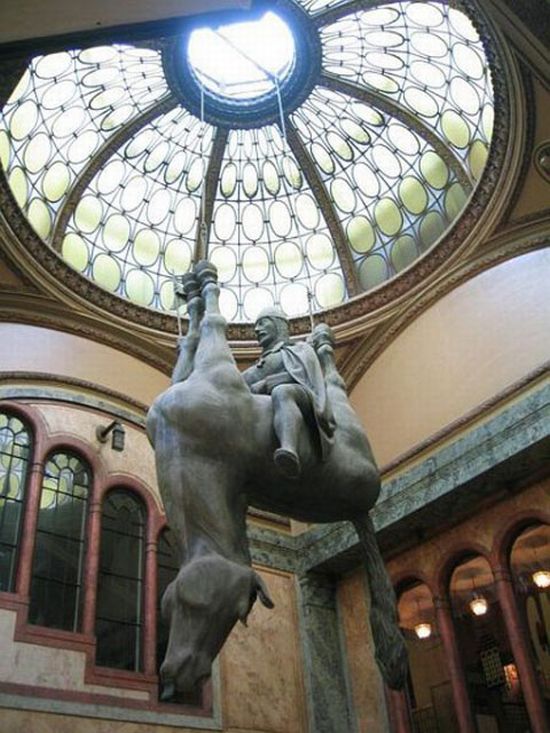 most_unusual_statues_06.jpg