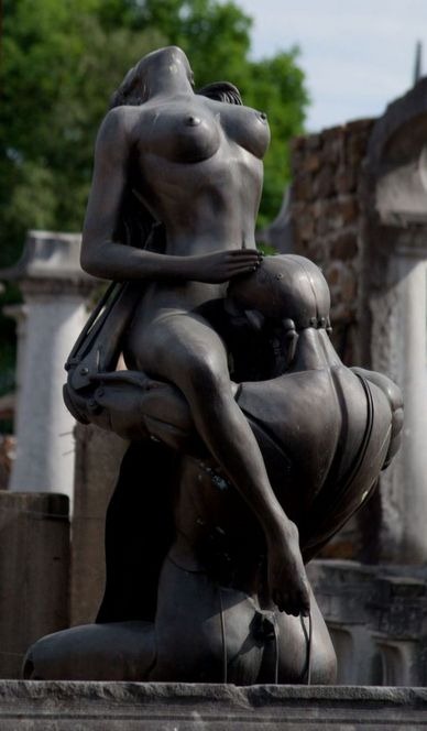 cunilingus_statue.jpg