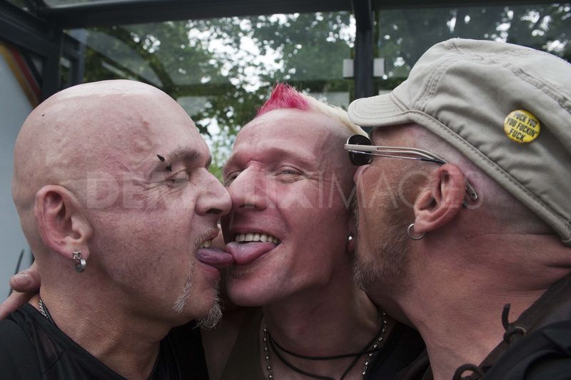 1340475487_gay_pride_parade_in_berlin_1294479.jpg