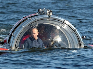 979718_putin_explores_baltic_sea_shipwreck.jpg