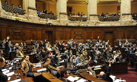 Uruguayan_MPs_vote_throug_008.jpg