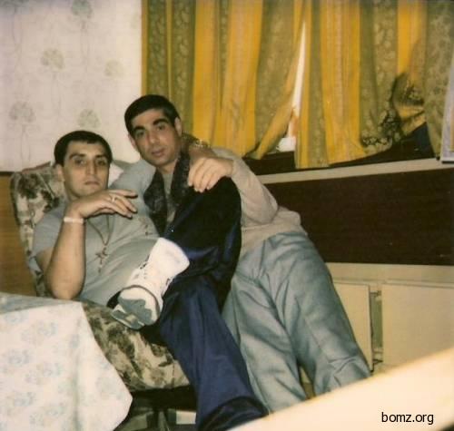 193727_2010.09.21_06.47.44_bomz.org_lol_voriy_v_zakone_lasha_shushanashvili_lasha_i_rauli_kiriya_.jpg