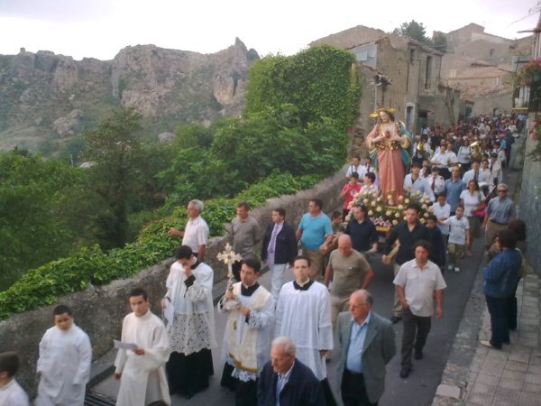 processione_centro_storico_san_fratello_270612.jpg