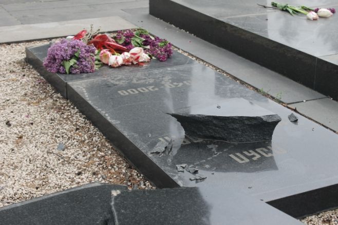 cemetry_vandalizm.jpg
