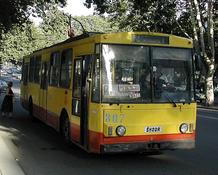 744px_Skoda_Trolleybus_in_Tbilisi_2002.jpg