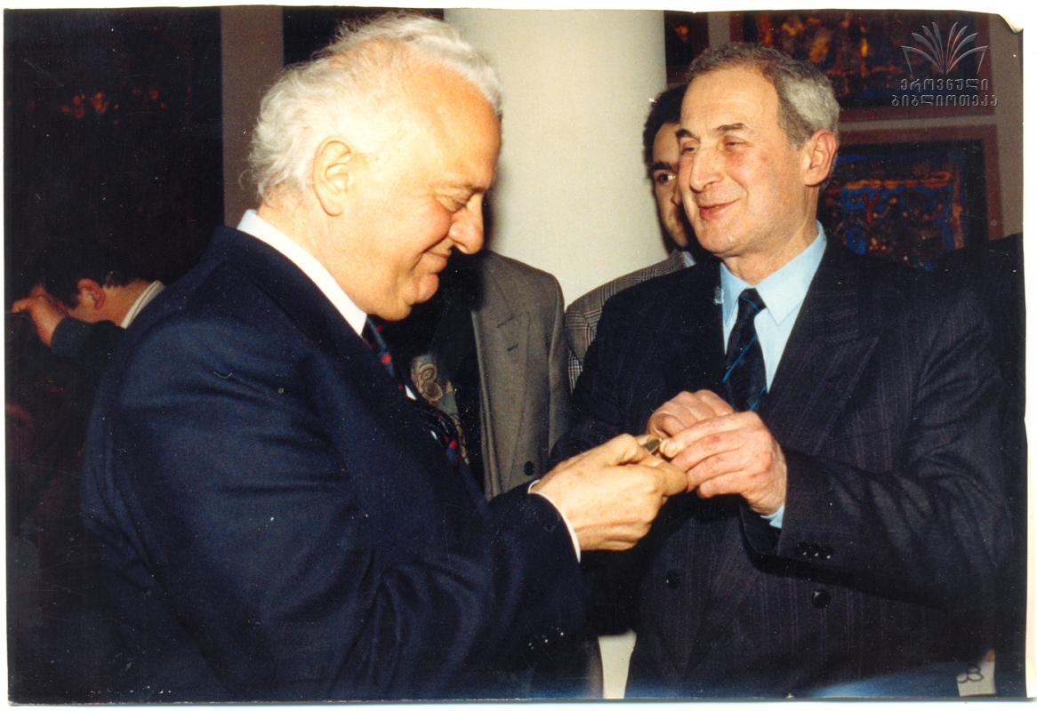 Eduard_Shevardnadze_da_Jaba_Ioseliani_recto.jpg